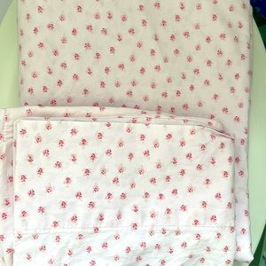 2 Simply Shabby Chic twin bed sheet & pillow case sets.  Mint condition.